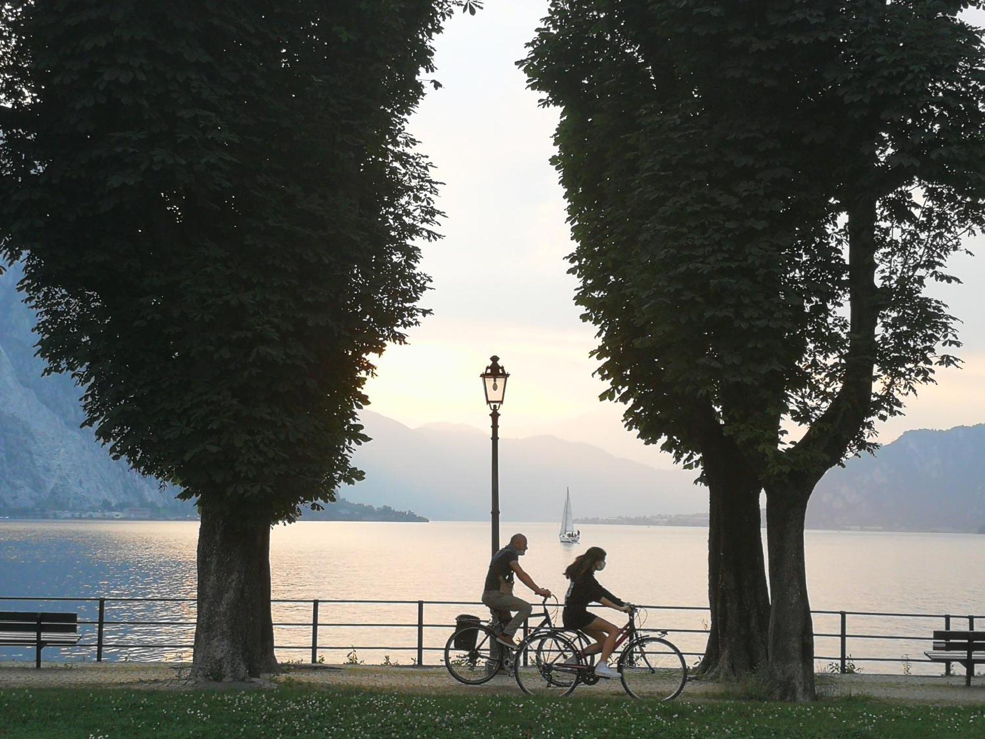 Big Romantic Lake View & Terrace Apartment เลคโค ภายนอก รูปภาพ