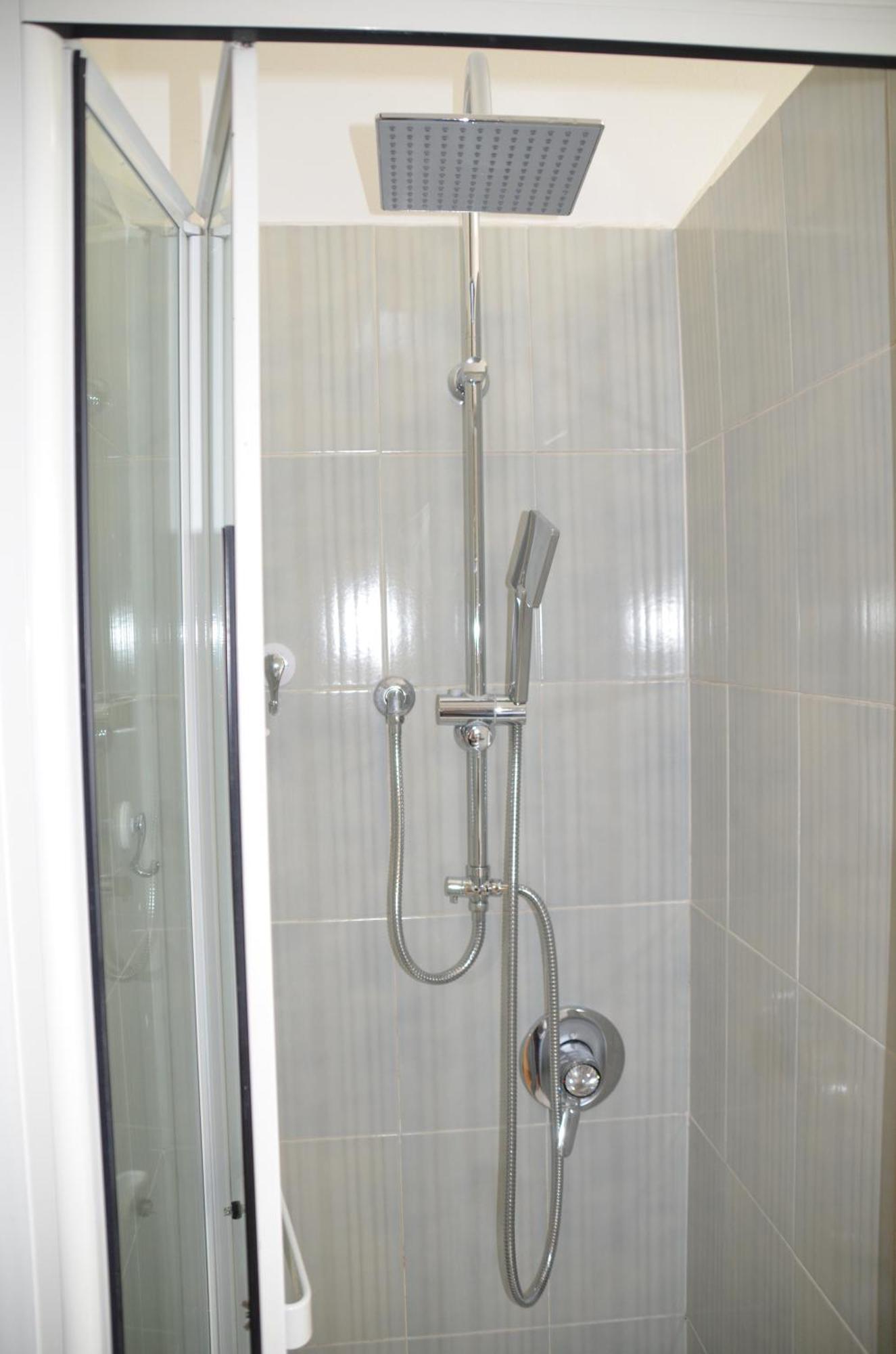 Big Romantic Lake View & Terrace Apartment เลคโค ภายนอก รูปภาพ
