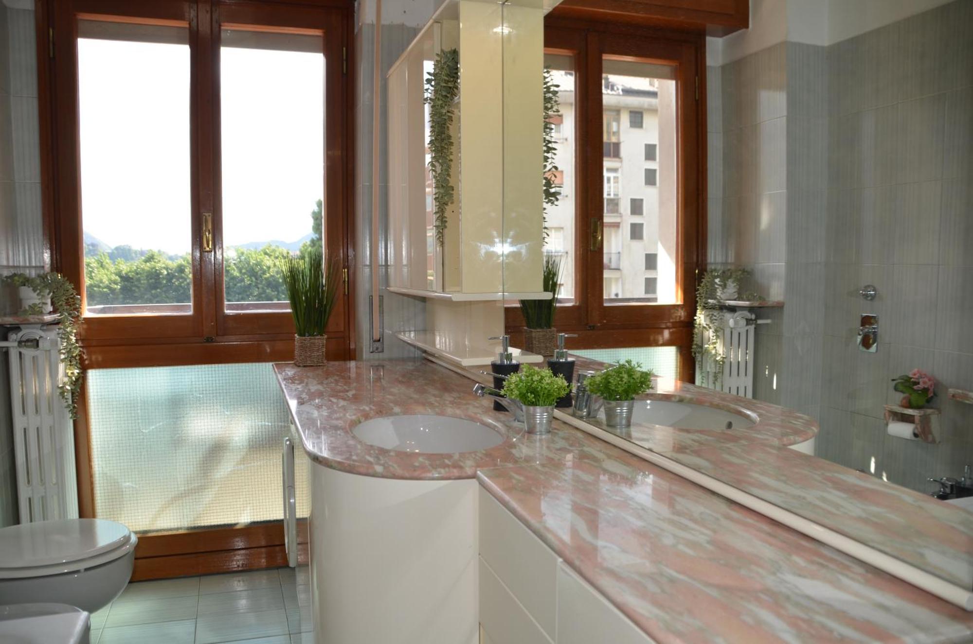 Big Romantic Lake View & Terrace Apartment เลคโค ภายนอก รูปภาพ