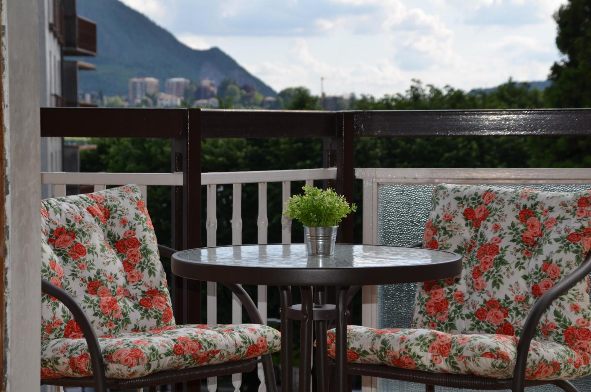 Big Romantic Lake View & Terrace Apartment เลคโค ภายนอก รูปภาพ